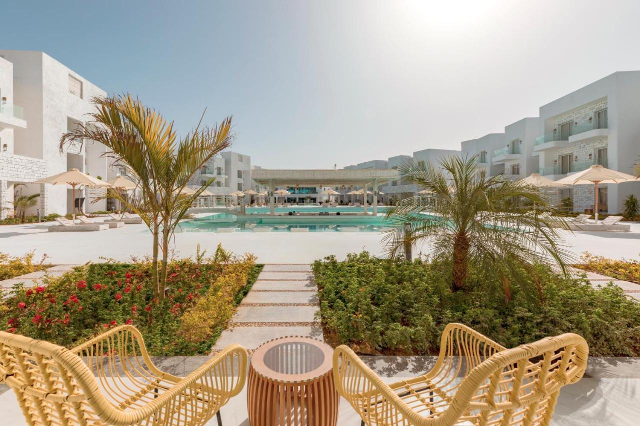 Tanoak Resort Ain Sukhna Eksteriør bilde The resort's pool